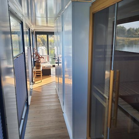 Schwimmendes Ferienhaus Silent Elsterheide Экстерьер фото