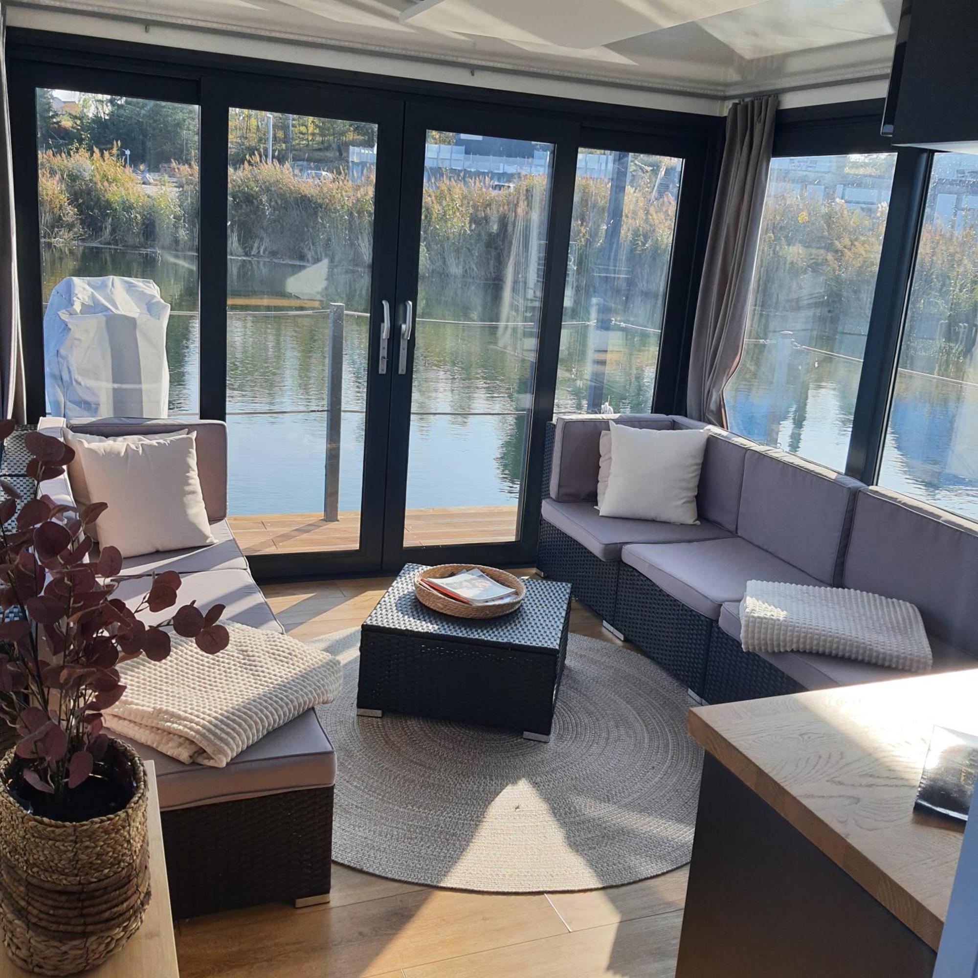 Schwimmendes Ferienhaus Silent Elsterheide Экстерьер фото